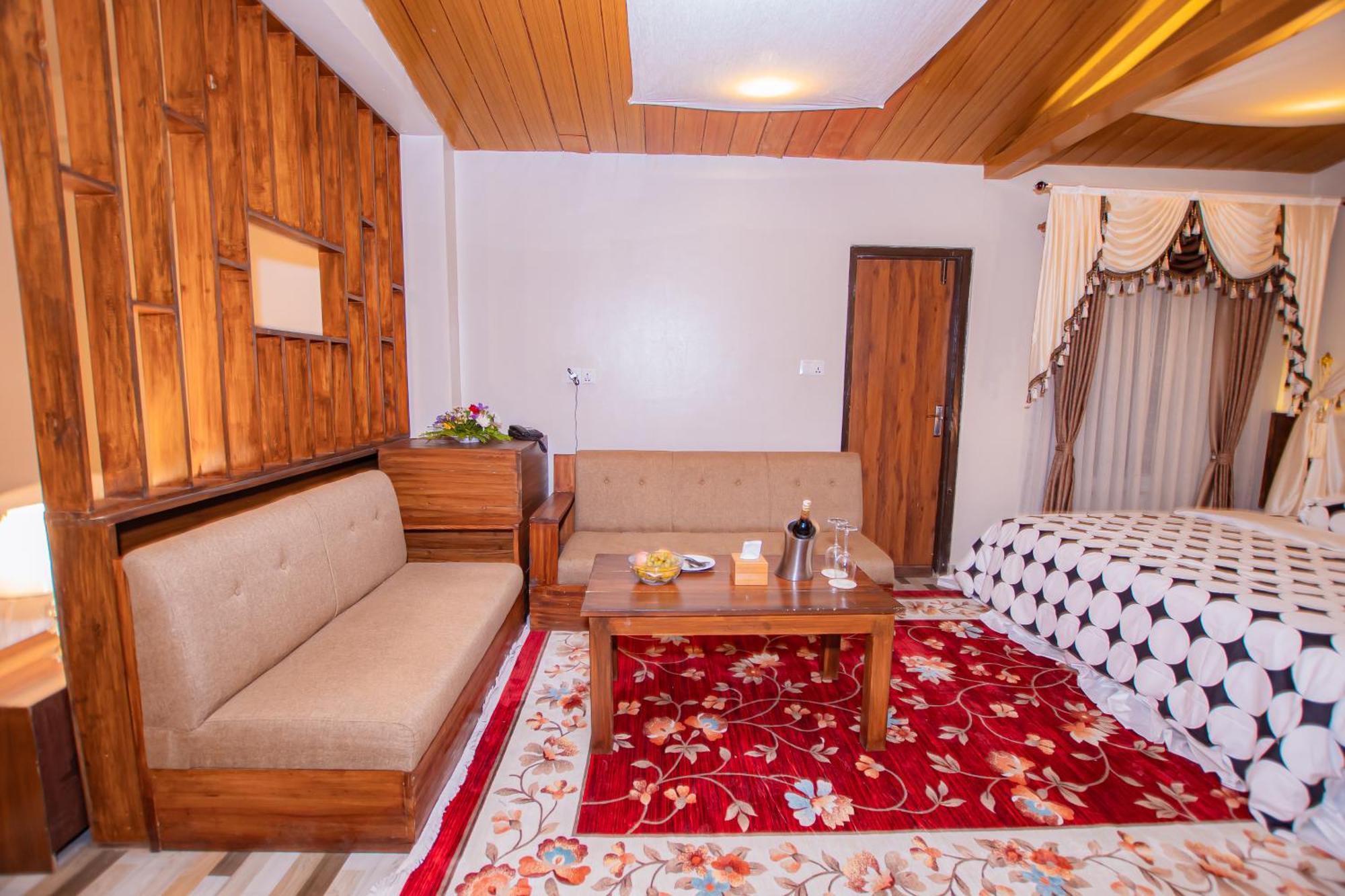 Busy Bee Resort, Pokhara Exteriör bild