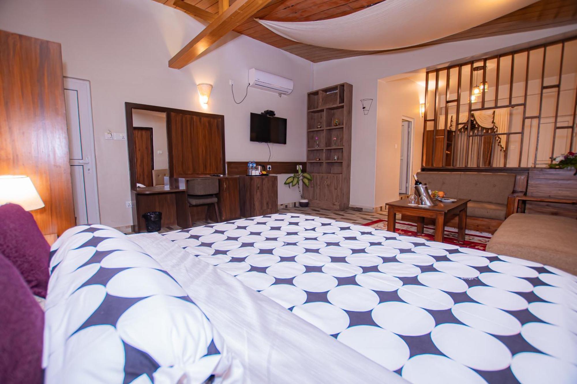 Busy Bee Resort, Pokhara Exteriör bild