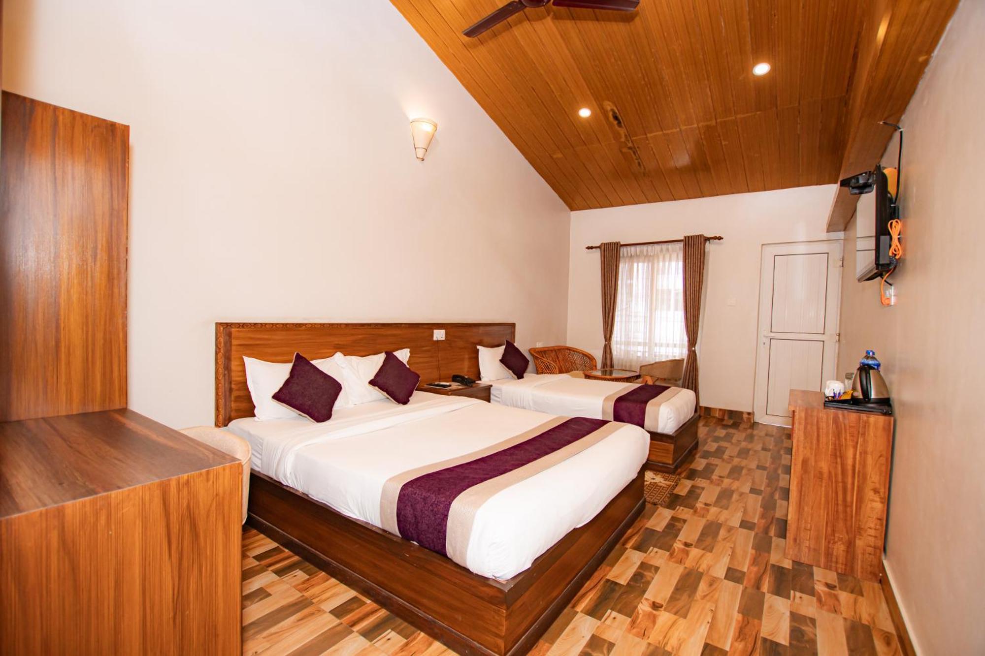 Busy Bee Resort, Pokhara Exteriör bild