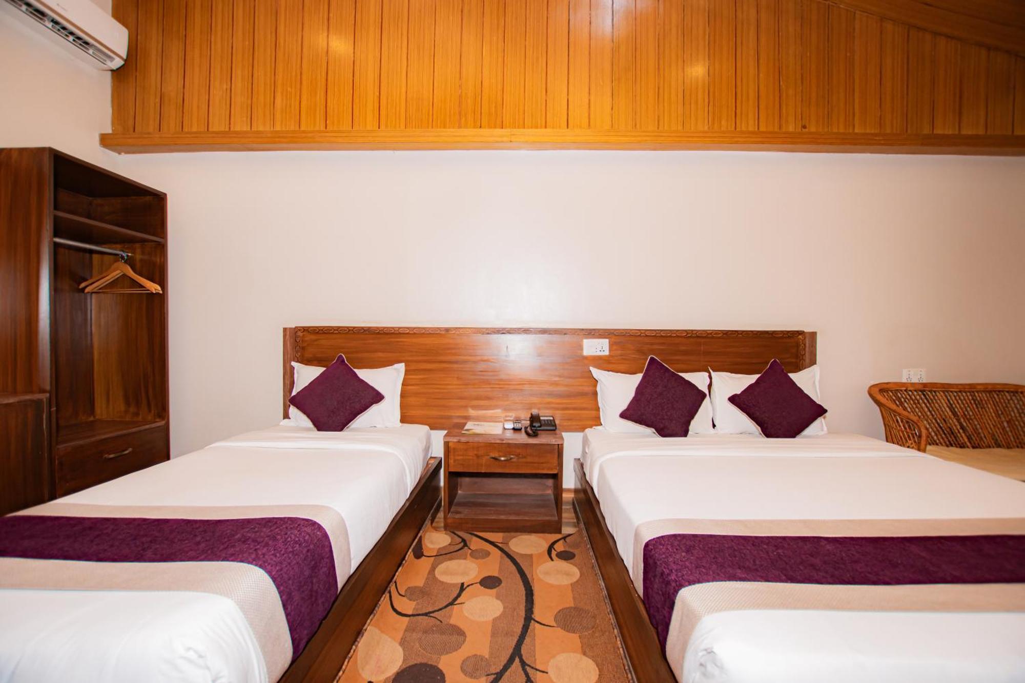 Busy Bee Resort, Pokhara Exteriör bild
