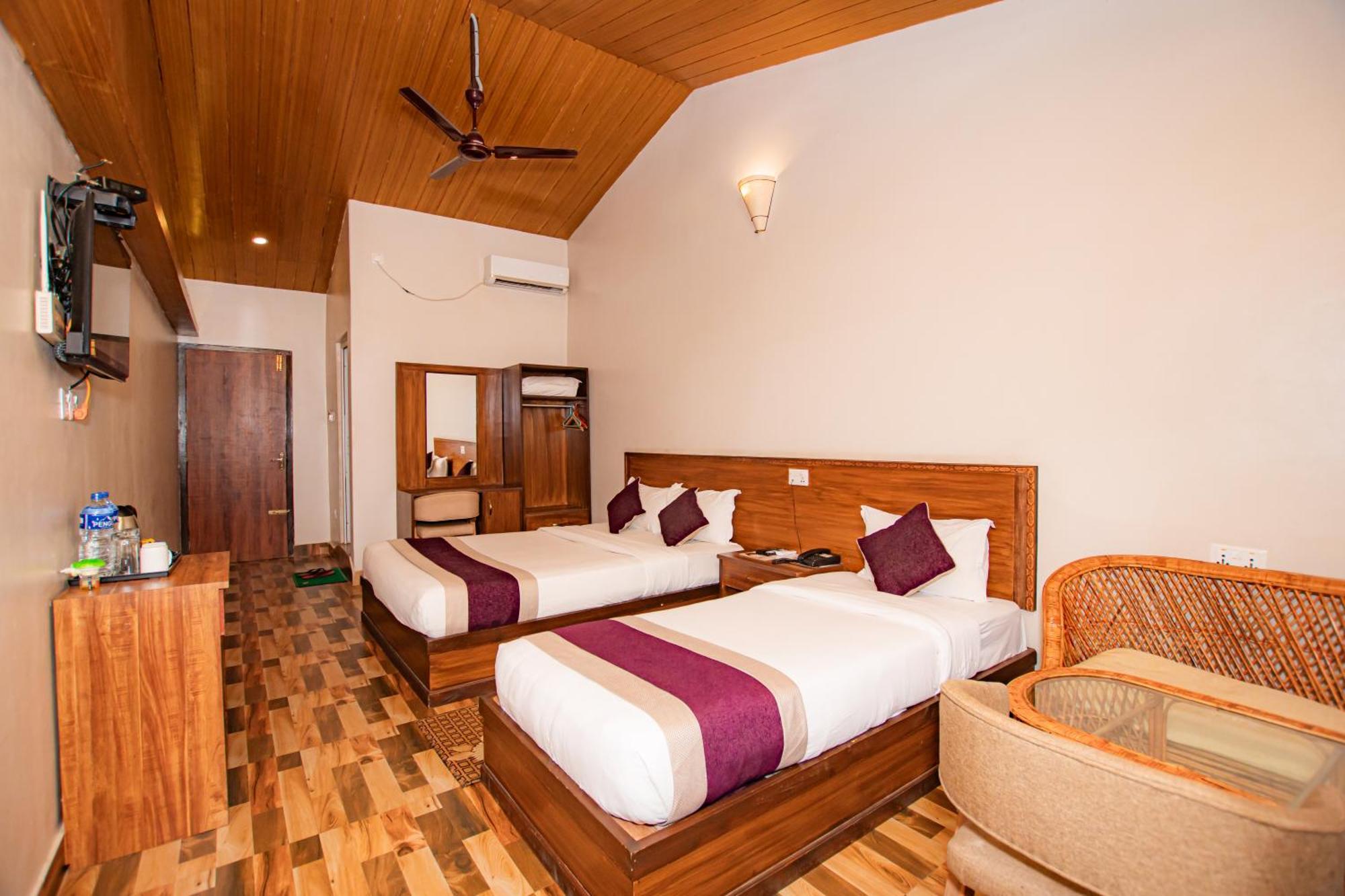 Busy Bee Resort, Pokhara Exteriör bild