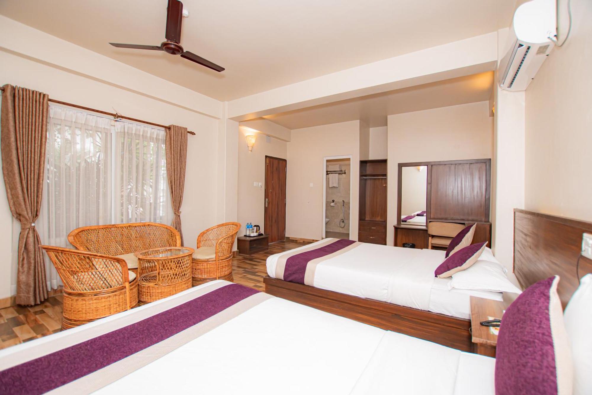 Busy Bee Resort, Pokhara Exteriör bild